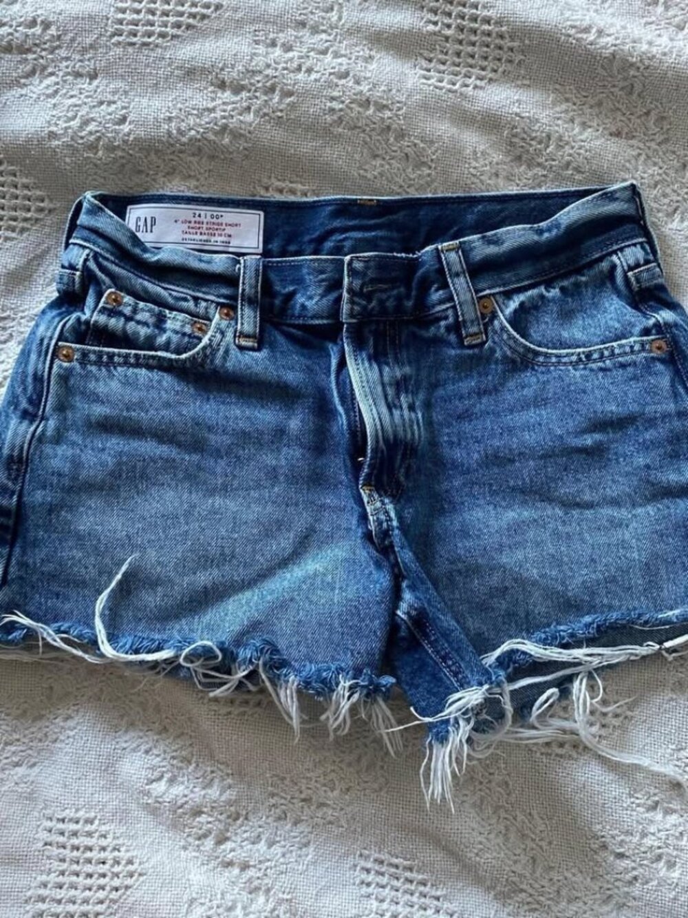 GAP Size 24 Petite 4" Low Rise Stride Short